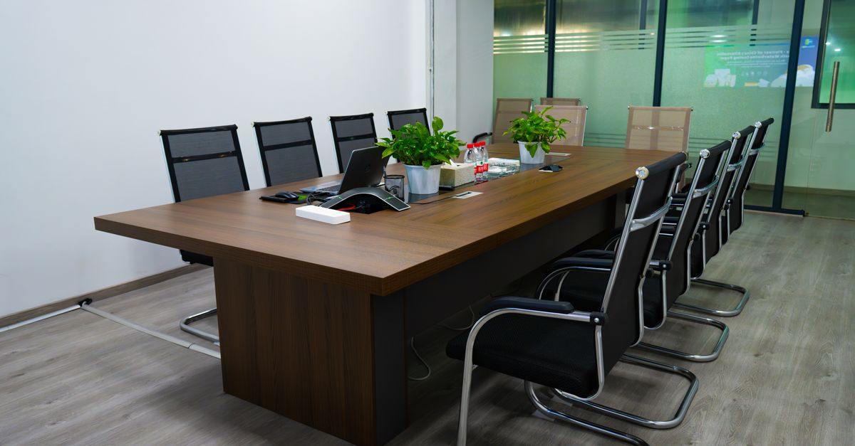 Shareholders meeting around a conference table